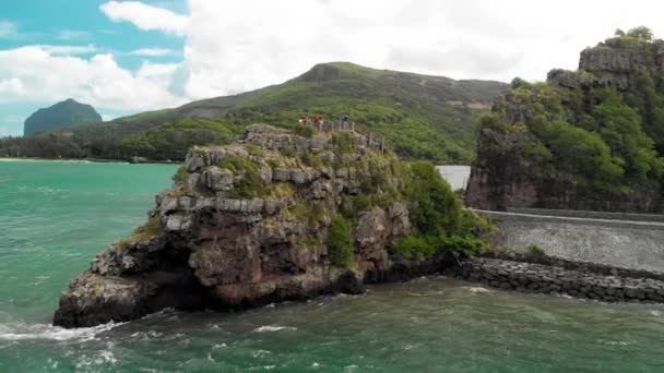 Maconde nézőpont. Matthew Flinders kapitány emlékműve Mauritiuson, légi felvétel a drónról — Stock videók