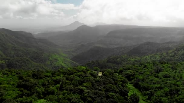 毛里求斯岛美丽的山丘，鸟瞰 — 图库视频影像