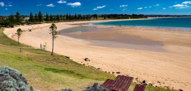 Torquay, Avustralya yakınlarındaki Büyük Okyanus Yolu 'nun kıyı şeridi..
