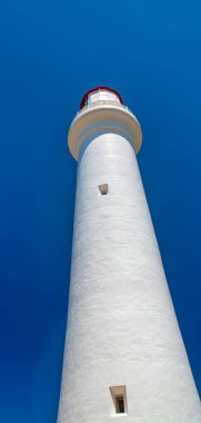 Büyük Okyanus Yolu boyunca güzel bir deniz feneri, Avustralya.