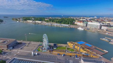 Uspenski Katedrali 'nden Helsinki' nin gökyüzü manzarası.