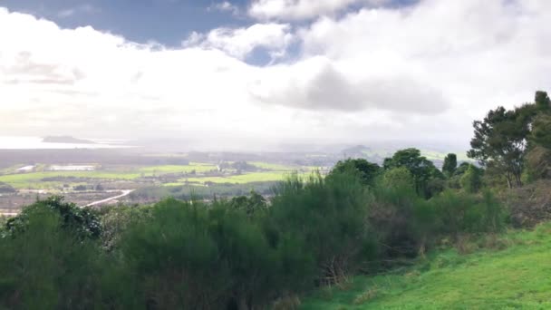 Lake Taupo en het platteland vanuit de lucht - Nieuw-Zeeland — Stockvideo