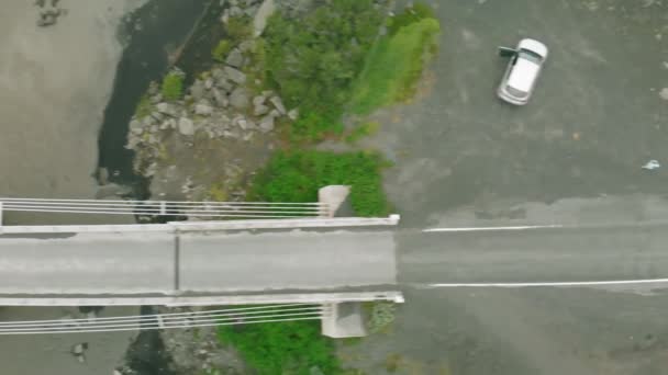 Jokulsa Um rio Fjollum e ponte, vista aérea. É o segundo rio mais longo da Islândia. Sua fonte é o glaciar Vatnajokull — Vídeo de Stock