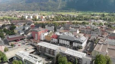 Avusturya 'nın küçük Alp kasabası Lienz' in panoramik hava manzarası
