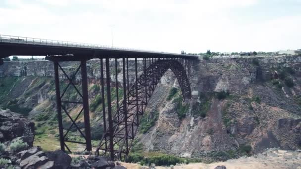 Brug over Snake River in Twin Falls, Idaho — Stockvideo