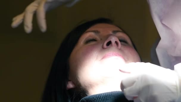 Woman undergoing medical treatment in dentist studio — ストック動画