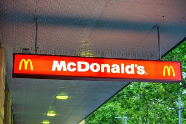 SYDNEY - Kasım 2015: Mc Donald 's sokak ilanı.