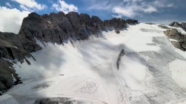 Drone, Dolomite Dağları, İtalya 'dan Marmolada Buzulu' nun inanılmaz hava manzarası