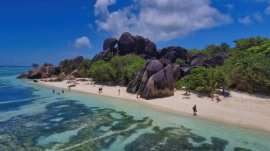 Seyşeller Sahili, güzel güneşli bir günde İHA 'dan hava manzarası.