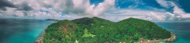 Seyşeller Sahili, güzel güneşli bir günde İHA 'dan hava manzarası.