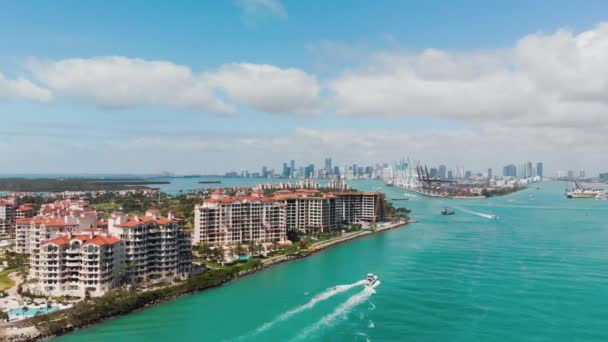 Miami Beach och Dodge Island - Flygfoto från drönare — Stockvideo