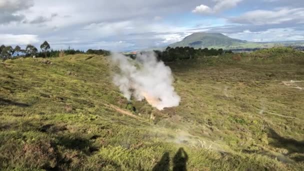 Rotorua erős gejzírjei, Új-Zéland — Stock videók