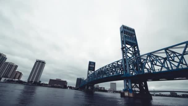 Jackson Drawing Bridge v zamračený den, Florida — Stock video