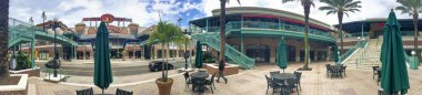 TAMPA, FL - FEBRUARY 2016: Ybor City, Tampa şehir merkezinin kuzeydoğusunda tarihi bir mahalle. Panoramik görünüm.