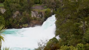 Huka Şelaleleri, Yeni Zelanda Kuzey Adası 'nın inanılmaz şelaleleri. Yavaş çekim