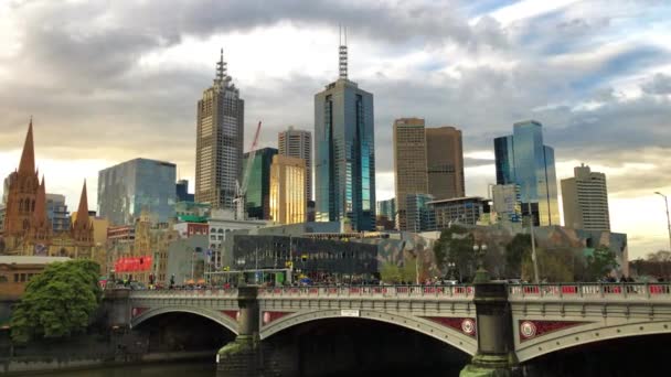 MELBOURNE - 8 SETTEMBRE 2018: Veduta panoramica dello skyline di Melbourne al tramonto — Video Stock