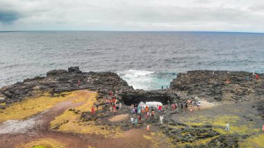 La Roche Qui Pleure, Mauritius. Bulutlu bir günde İHA bakış açısı.
