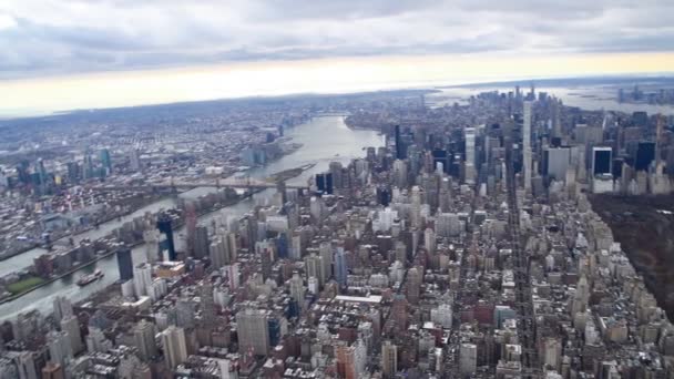 Luftaufnahme von Manhattan aus dem Hubschrauber, New York City Zeitlupe — Stockvideo