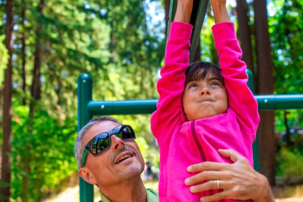 Father Helping Young Girl Making Activity City Playground — Stock Photo, Image