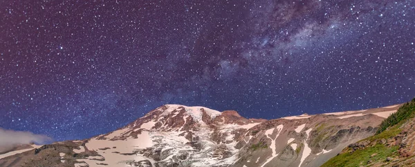 Atemberaubender Blick Auf Den Mount Rainier Bei Sonnenuntergang Mit Sternen — Stockfoto