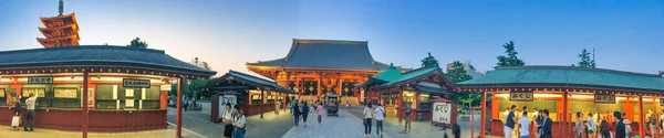 Токио Япония Мая 2016 Года Туристы Храме Сенсодзи Закате Панорамный — стоковое фото