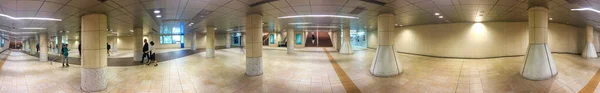 2016年5月22日 新宿地铁站内部非繁忙时间 全景视图 — 图库照片