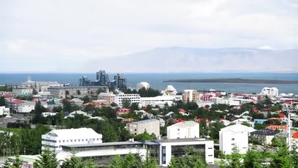 Vue panoramique aérienne de l'horizon de Reykjavik Mouvement lent — Video