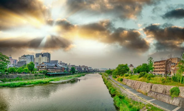 Kamo River Kioto Skyline Zachodzie Słońca Japonia — Zdjęcie stockowe