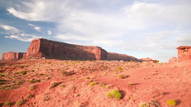 Vue panoramique de Monument Valley au coucher du soleil, Arizona — Video