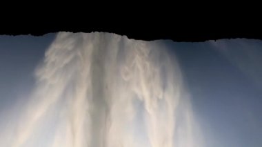 Seljalandsfoss Şelaleleri yaz mevsiminde, İzlanda
