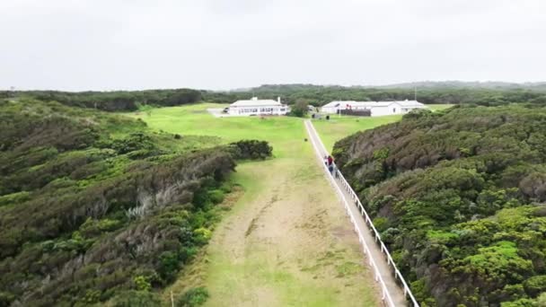 Letecký pohled na pobřeží Cape Otway, Austrálie. The Great Ocean Road — Stock video