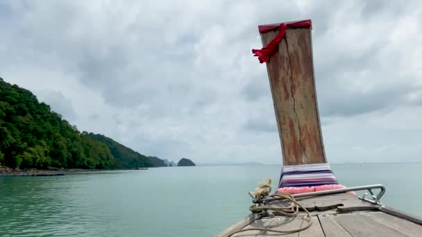 Bow of a Long Tail Boat during an island excursion — Stock Video