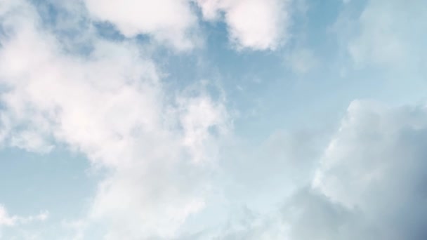 Blauwe lucht, panoramisch uitzicht vanuit de lucht — Stockvideo