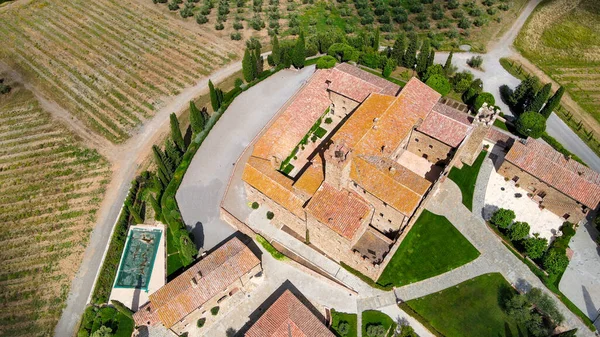 Vista Aérea Del Castillo Banfi Desde Dron Toscana Temporada Primavera —  Fotos de Stock