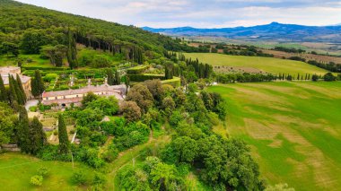 İHA 'dan Tuscany Hills' in bahar mevsiminde hava görüntüsü.