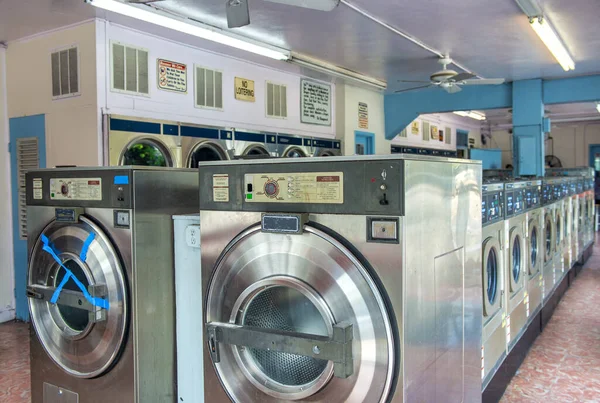 Professionella Tvättmaskiner Vid Självbetjäning Tvätt Industriella Tvättmaskiner — Stockfoto