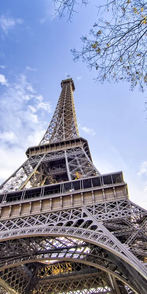 埃菲尔铁塔 Tour Eiffel 位于巴黎的Champ Mars 以工程师Gustave Eiffel的名字命名 埃菲尔铁塔是巴黎最高的建筑 也是世界上游客最多的纪念碑 — 图库照片