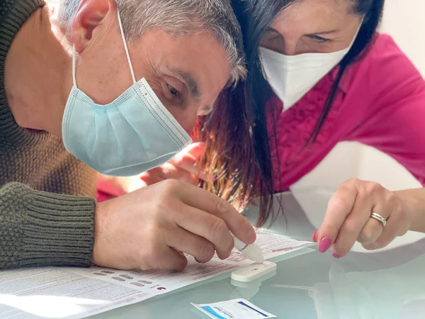 Exame Sorológico Sangue Para Coronavírus Casa Teste Anticorpos Para Determinar — Fotografia de Stock