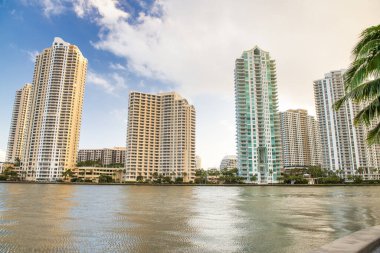 Miami, Florida 'dan Brickell Key binaları..