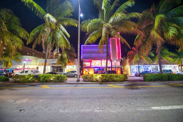 Miami Beach Februar 2016 Lincoln Road Bei Nacht Mit Touristen — Stockfoto