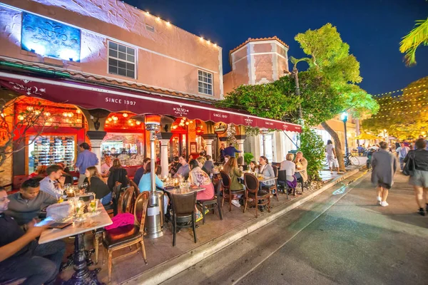 Miami Beach February 2016 Espanola Way Tourists Night — Stock Photo, Image