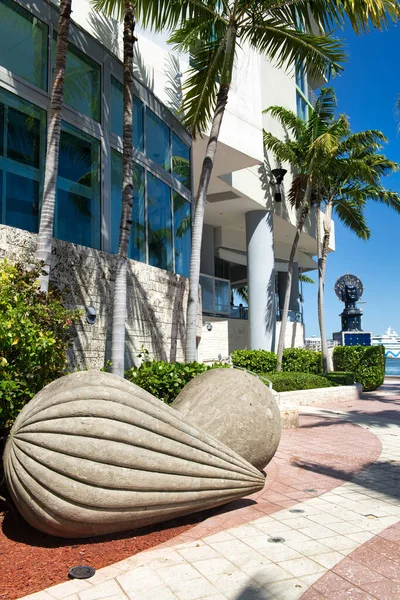Miami 2016年2月27日 フロリダ州の晴れた冬の日にマイアミリバーウォーク — ストック写真