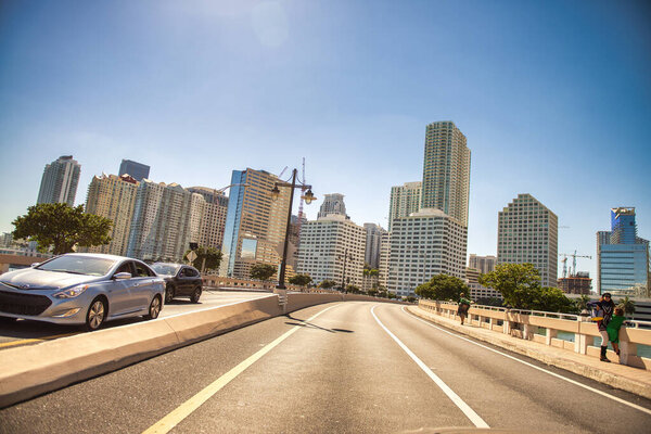 MIAMI, FL - FEBRUARY 2016: Здания в центре Майами в солнечный день.