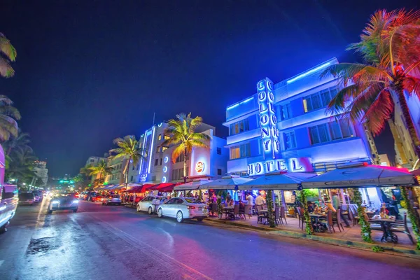 Miami Febrero 2016 Turistas Lugareños Largo Ocean Boulevard Por Noche — Foto de Stock