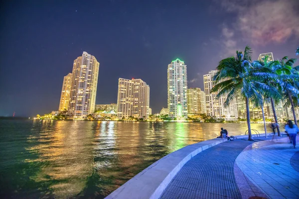 Wolkenkratzer Der Innenstadt Von Miami Der Nacht Vom Bayfront Park — Stockfoto