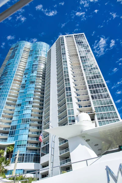 Fort Lauderdale Febrero 2016 Rascacielos Ciudad Contra Cielo Azul Con — Foto de Stock
