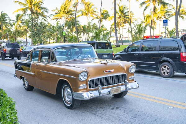 Miami Beach Φεβρουαριου 2016 Παλιά Παλιά Αυτοκίνητα Κατά Μήκος Της — Φωτογραφία Αρχείου