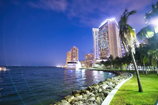 Miami Febrero 2016 Rascacielos Noche Bayfront Park — Foto de Stock