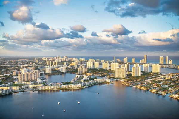 Vista Helicóptero Horizonte Miami Beach Com Água Edifícios — Fotografia de Stock