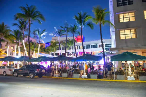 Miami Beach Februar 2016 Ocean Boulevard Bei Nacht Mit Autoverkehr — Stockfoto